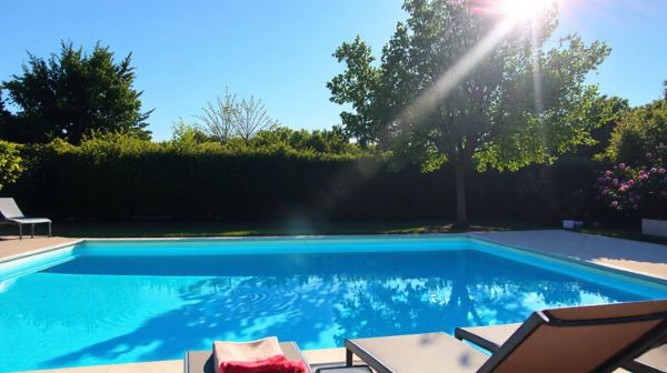 5 astuces pour repérer une fuite de piscine rapidement à Bordeaux